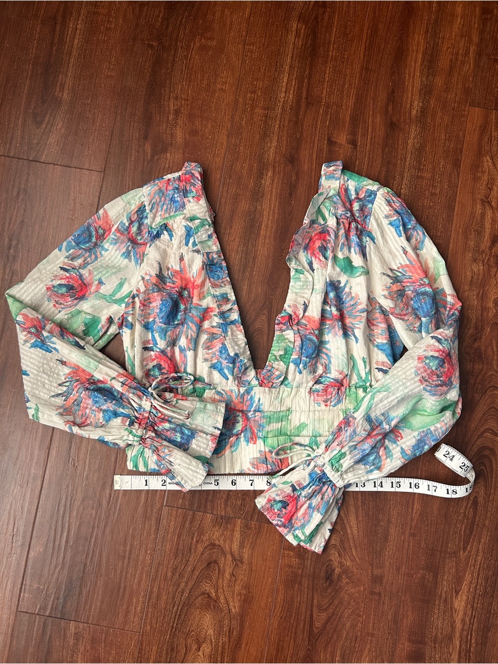 NWT Anthropologie Watercolor Floral Deep V Cropped Blouse with Sleeves